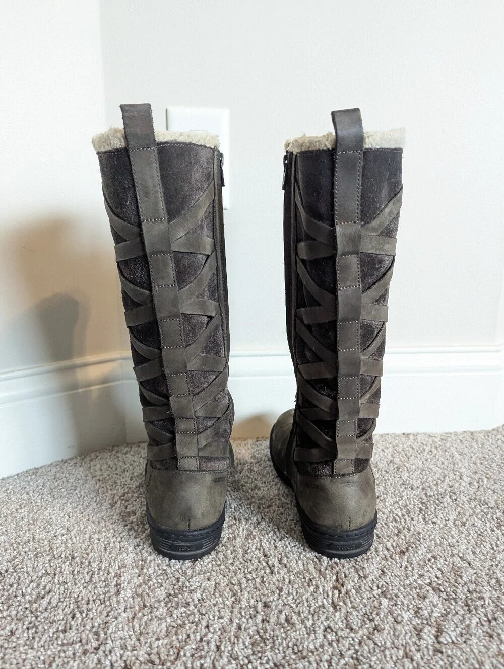 Teva Figueroa Tall Waterproof Leather Boots - Sherpa Lined sz 8